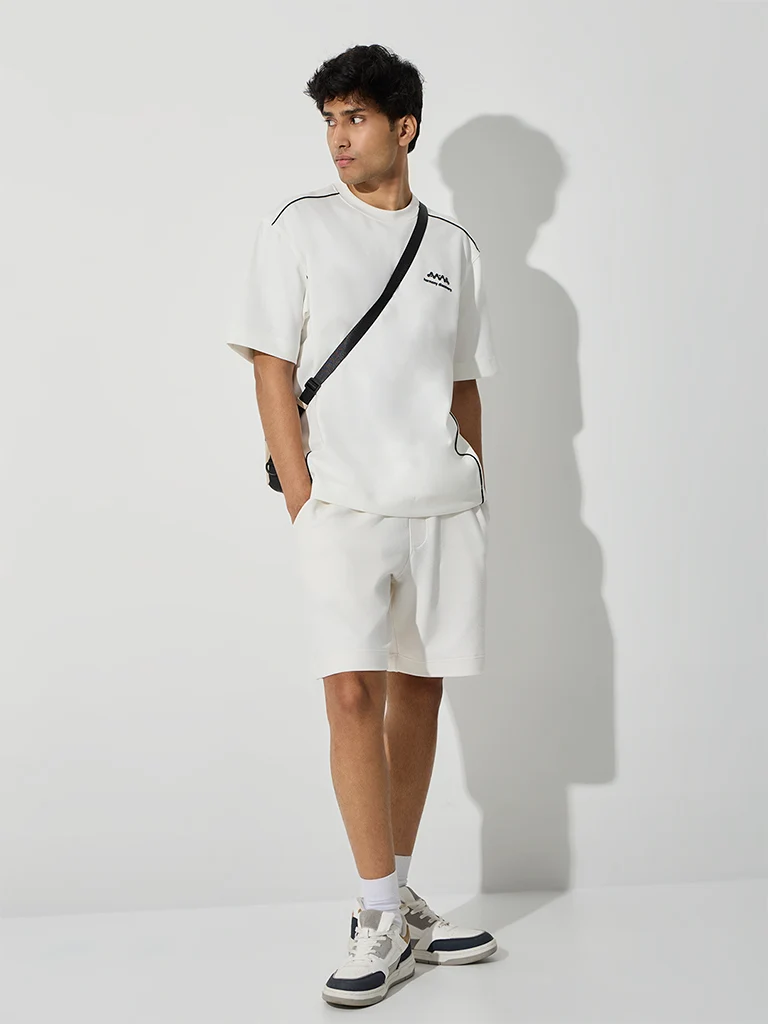 Nuoflexx White Graphic Embossed T-Shirt