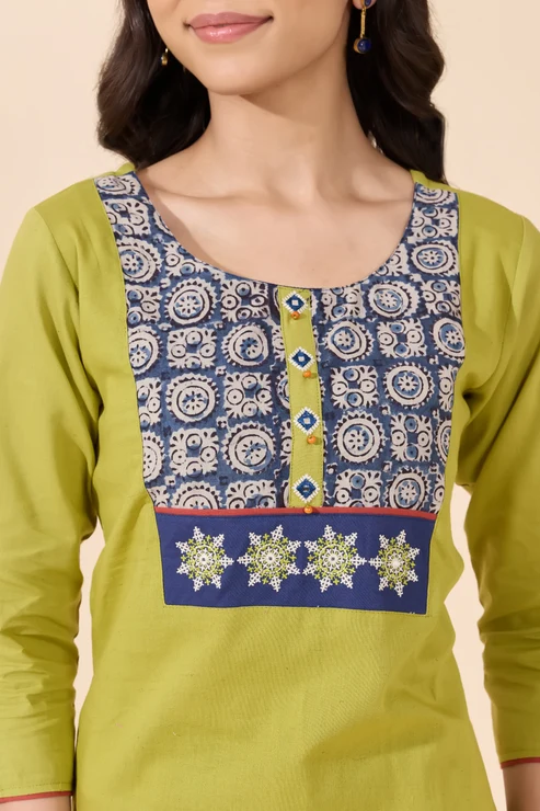 Green Straight-Cut Kurta With Kalamkari Square Yoke