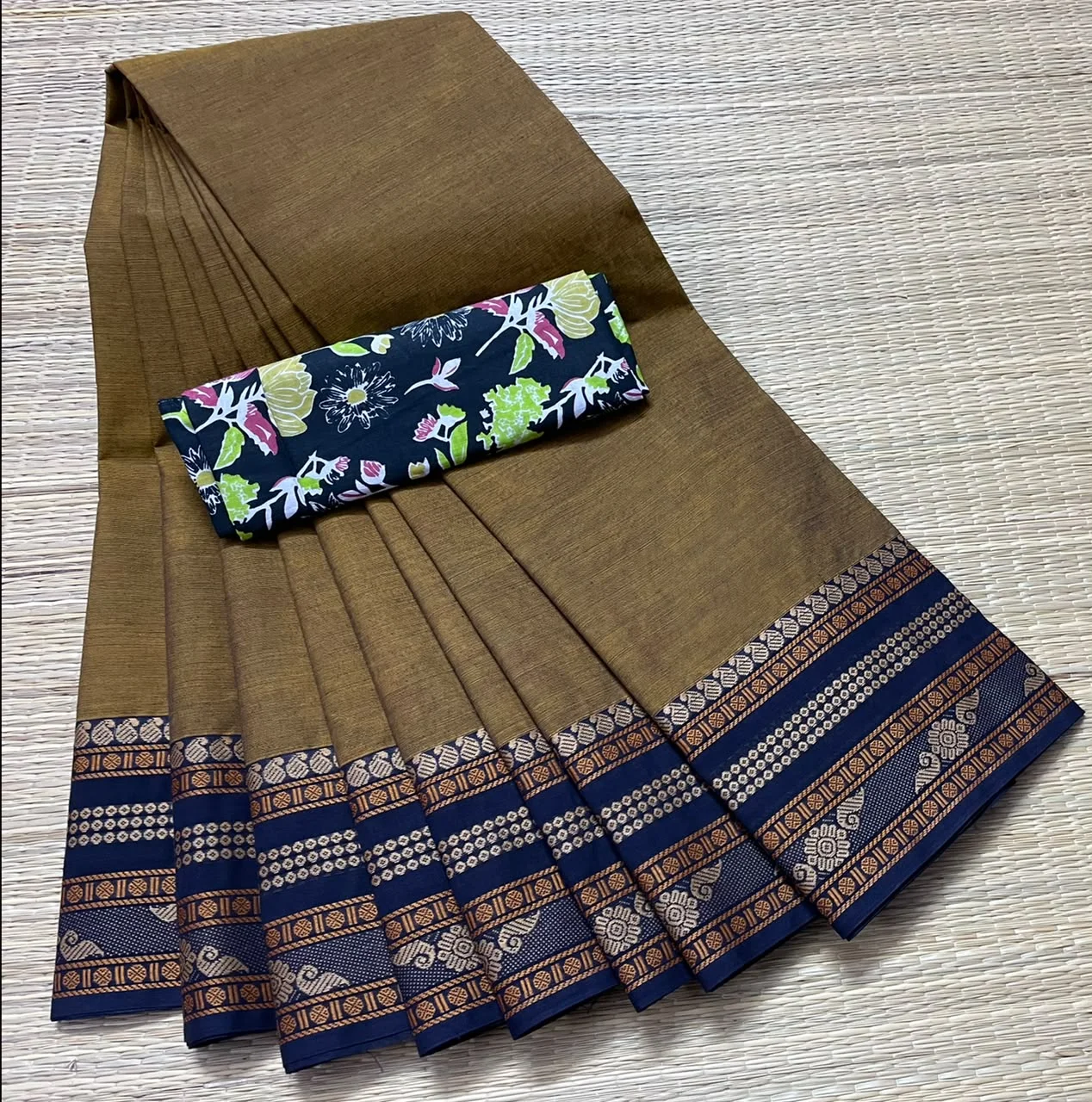 Pure Cotton Woven Zari Motifs Saree with Kalamkari Blouse