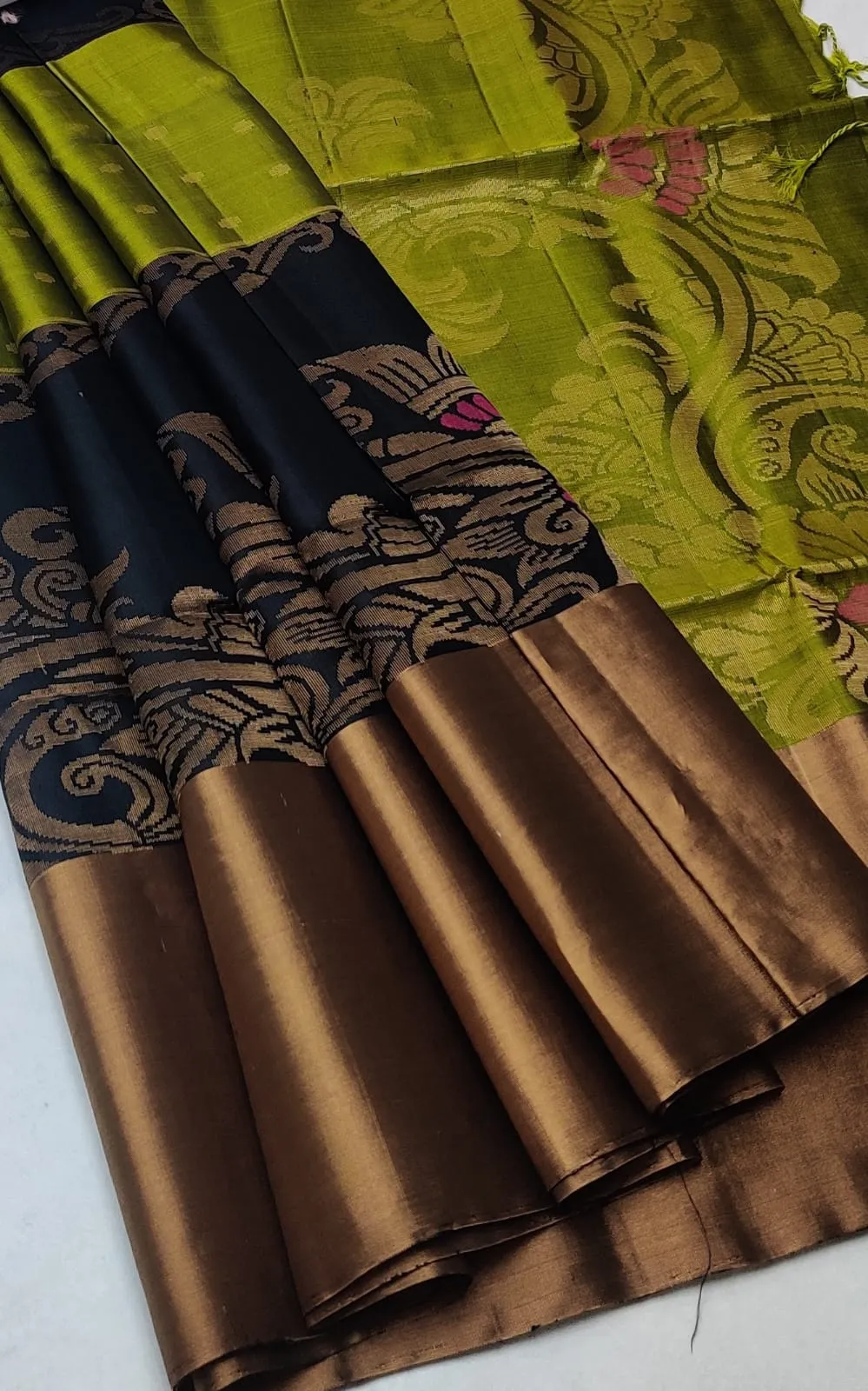 Kanchi Double Warp Floral Weave Soft Silk Saree
