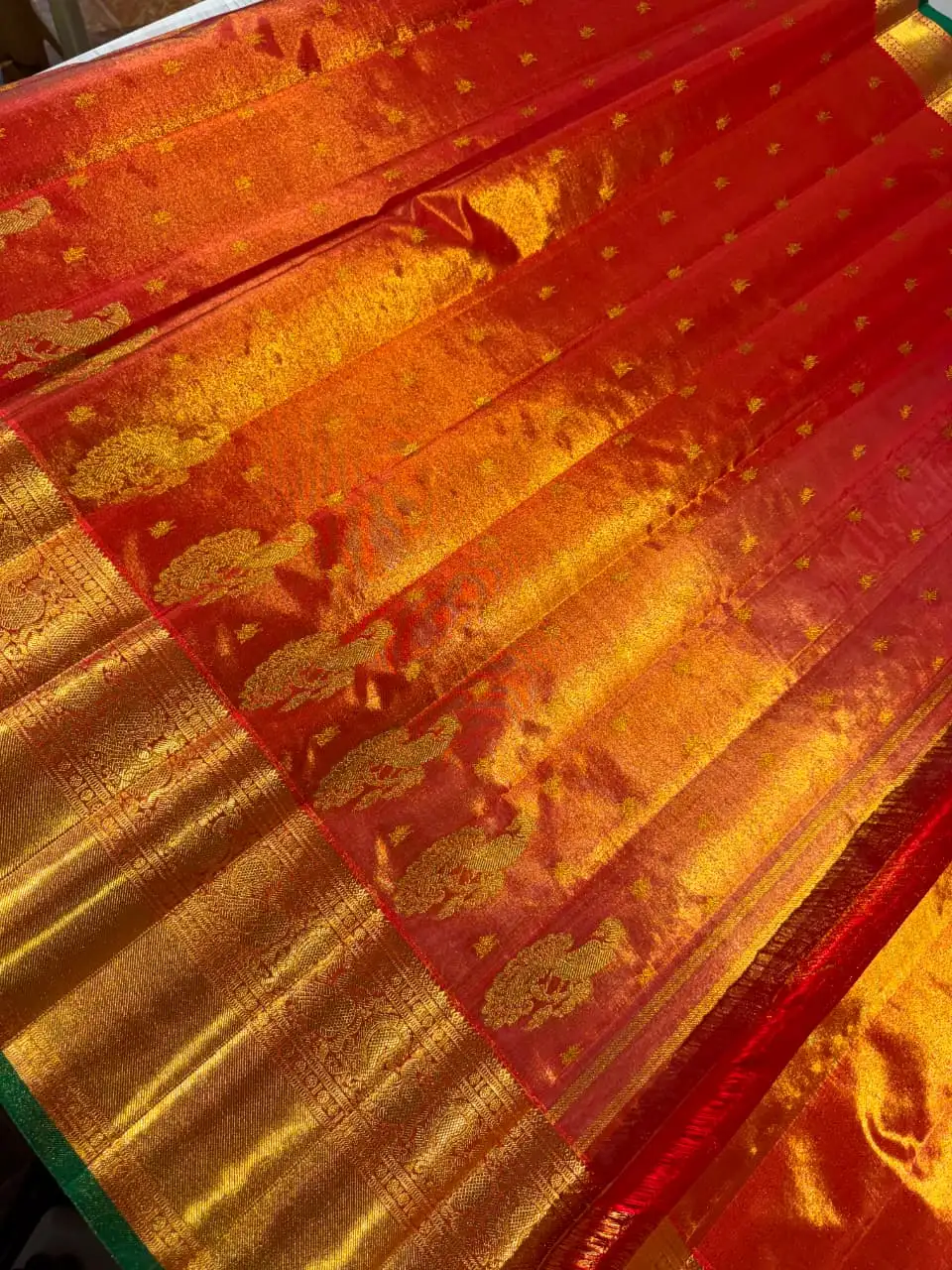 Kanchipuram Vathuvai Gold Tissue Peacock Butta Silk Saree