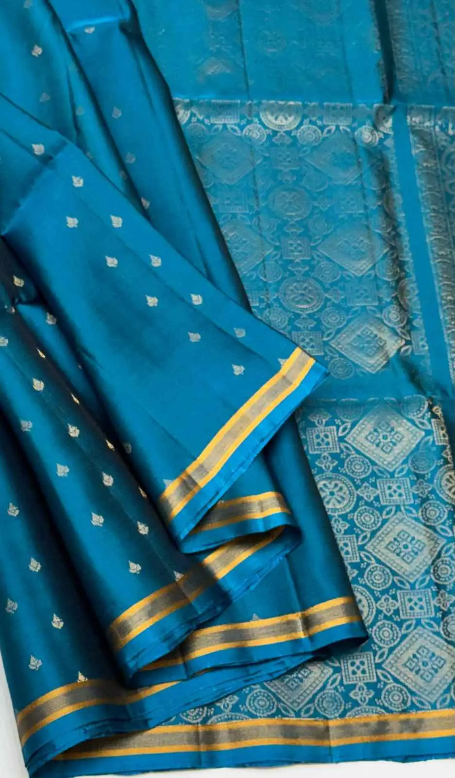 Heritage Geometric Zari Butta Kanchipuram Soft Silk Saree