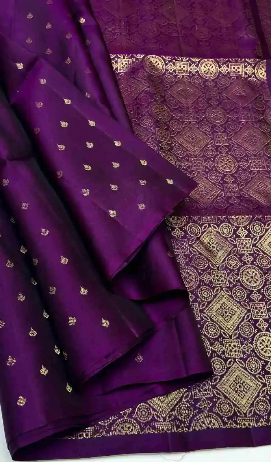 Heritage Geometric Zari Butta Kanchipuram Soft Silk Saree