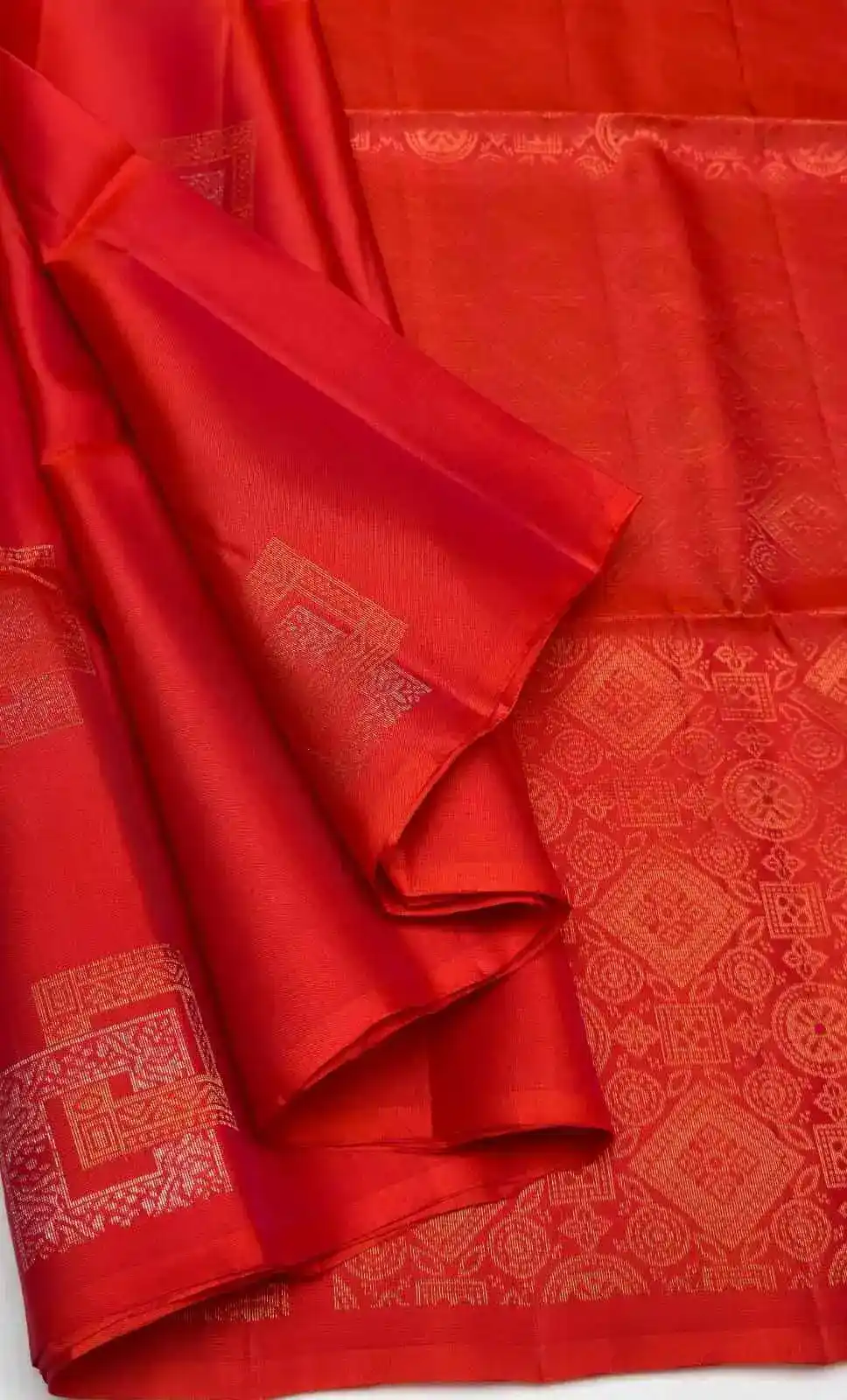 Geometric Medallion Zari Kanchipuram Soft Silk Saree