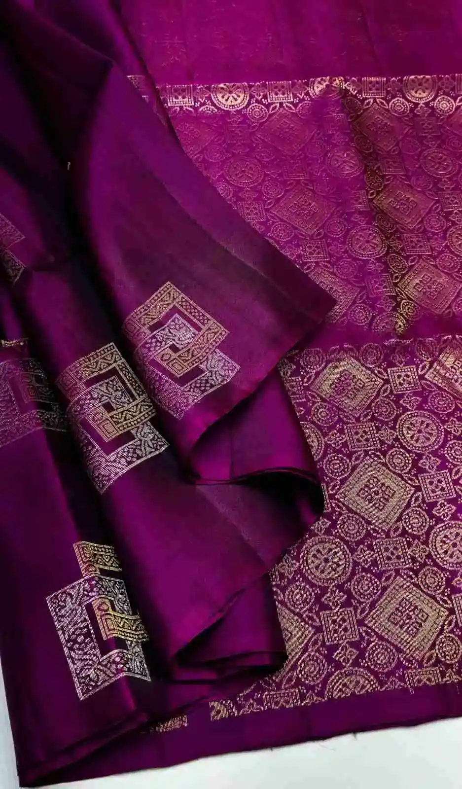 Geometric Medallion Zari Kanchipuram Soft Silk Saree
