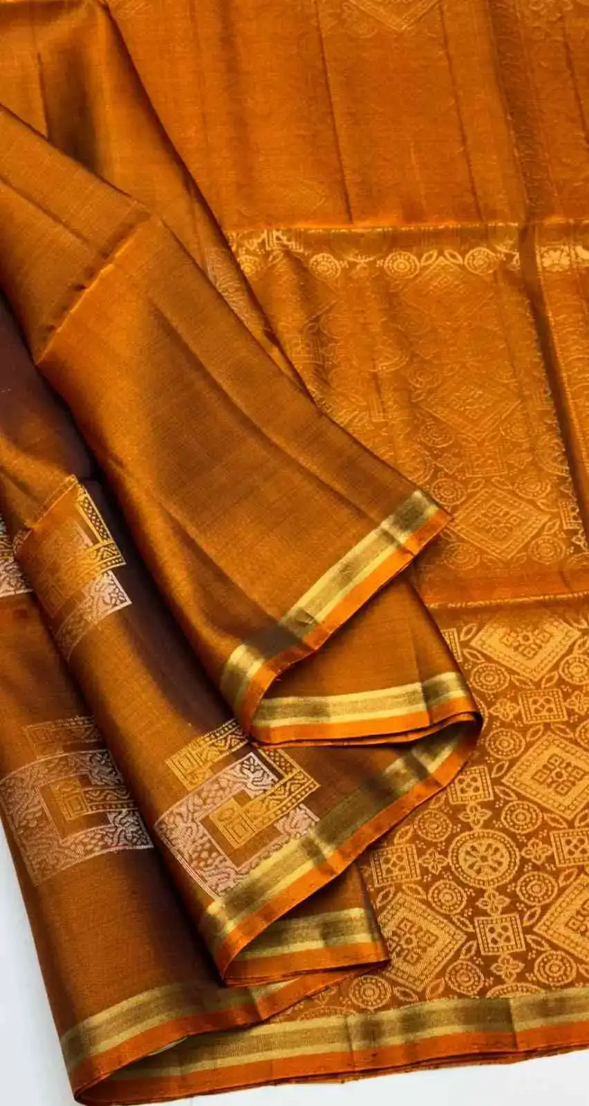 Geometric Medallion Zari Kanchipuram Soft Silk Saree