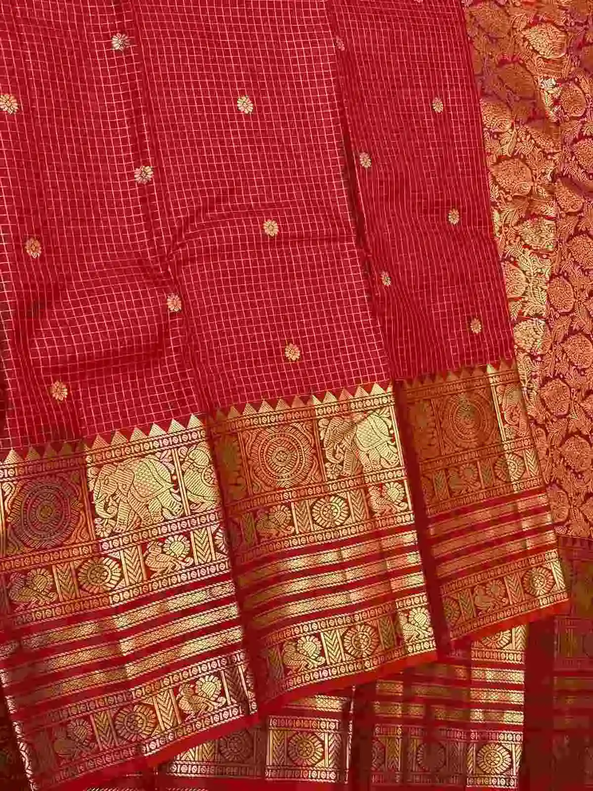 Kumkum Vaira Oosi Checks Zari Kanchipuram Handloom Bridal Silk Saree
