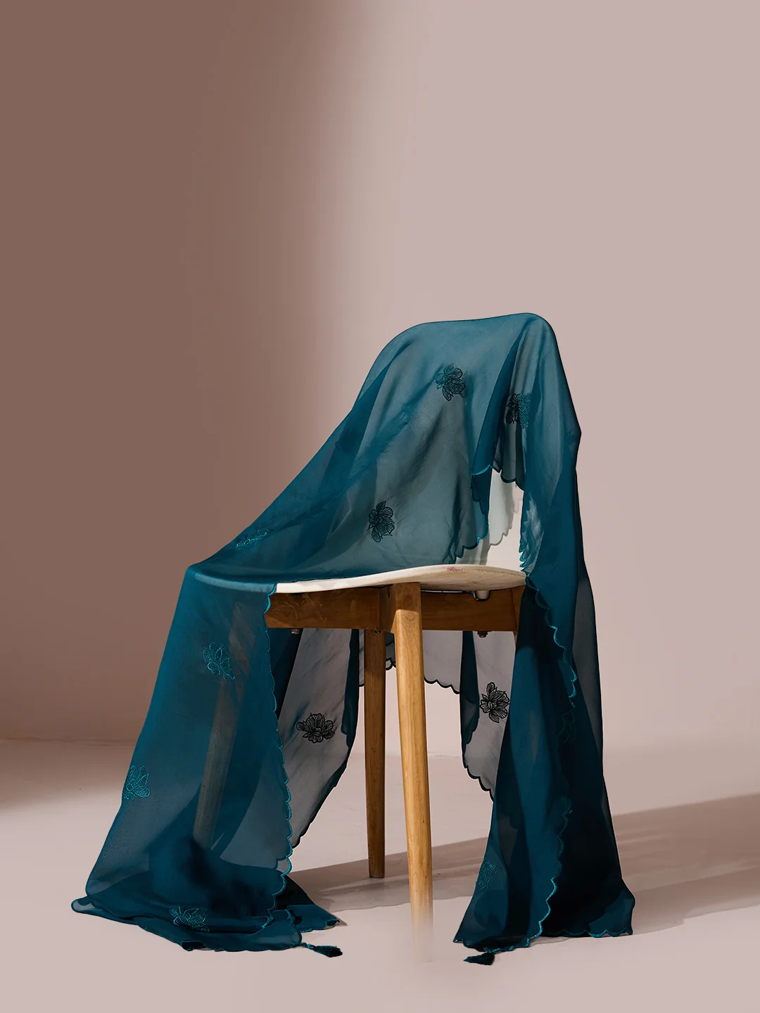 Samoh Embroidered Organza Dupatta with Tassels – Teal